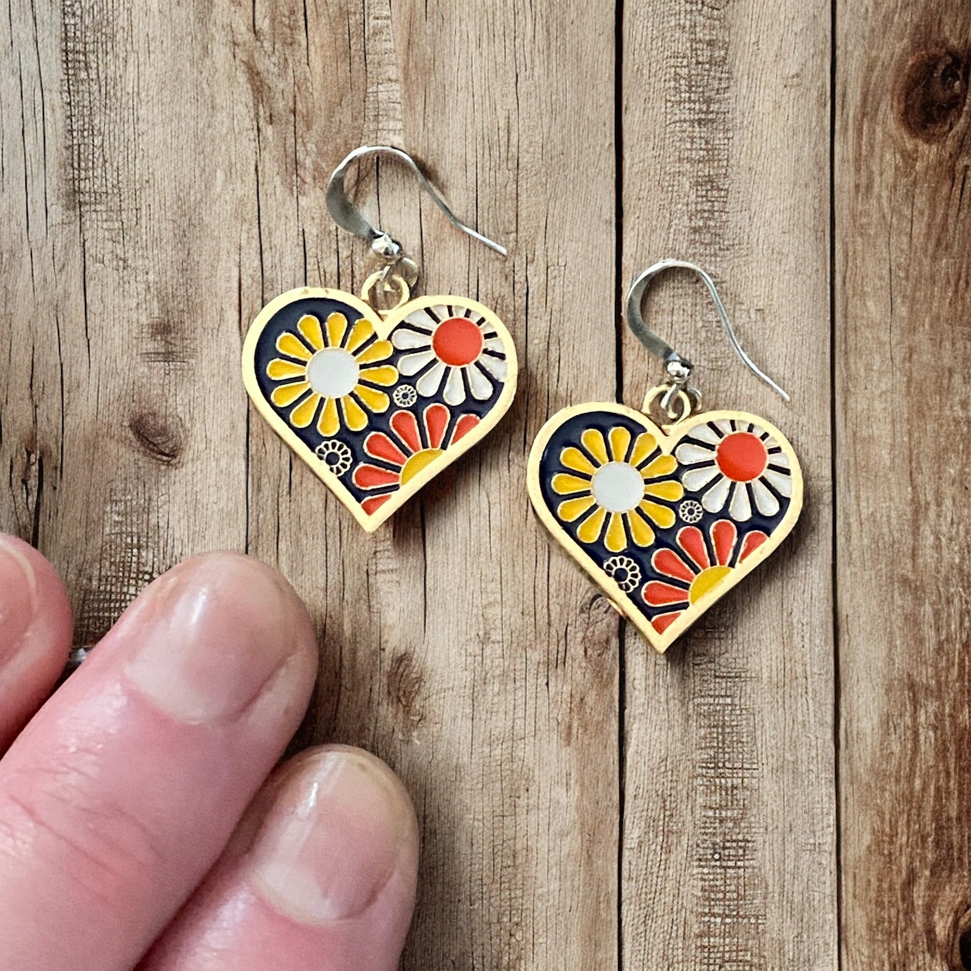 Retro Flower Power Earrings – Colorful Enamel Dangles, Hypoallergenic & Lightweight - Velora Luxury Fashion
