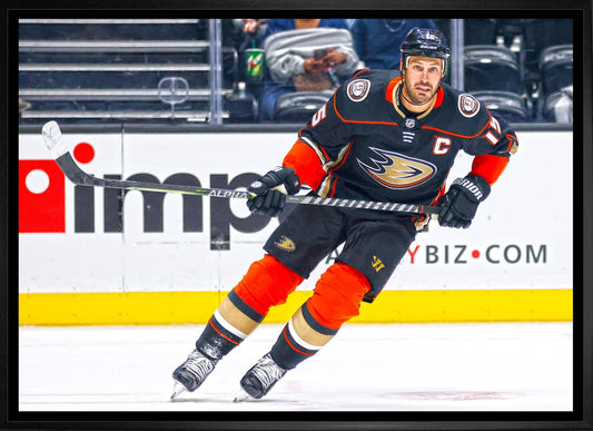 Ryan Getzlaf 20x29 Framed Canvas Anaheim Ducks - Velora Luxury Fashion