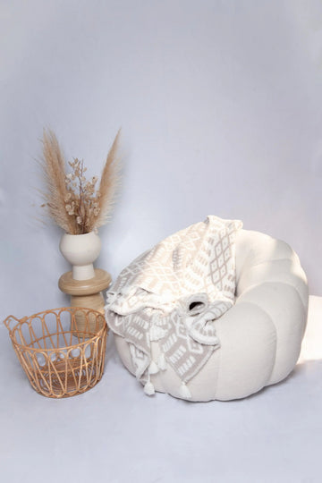 Greige & White Diamond Point with Tassel Print Extended Throw