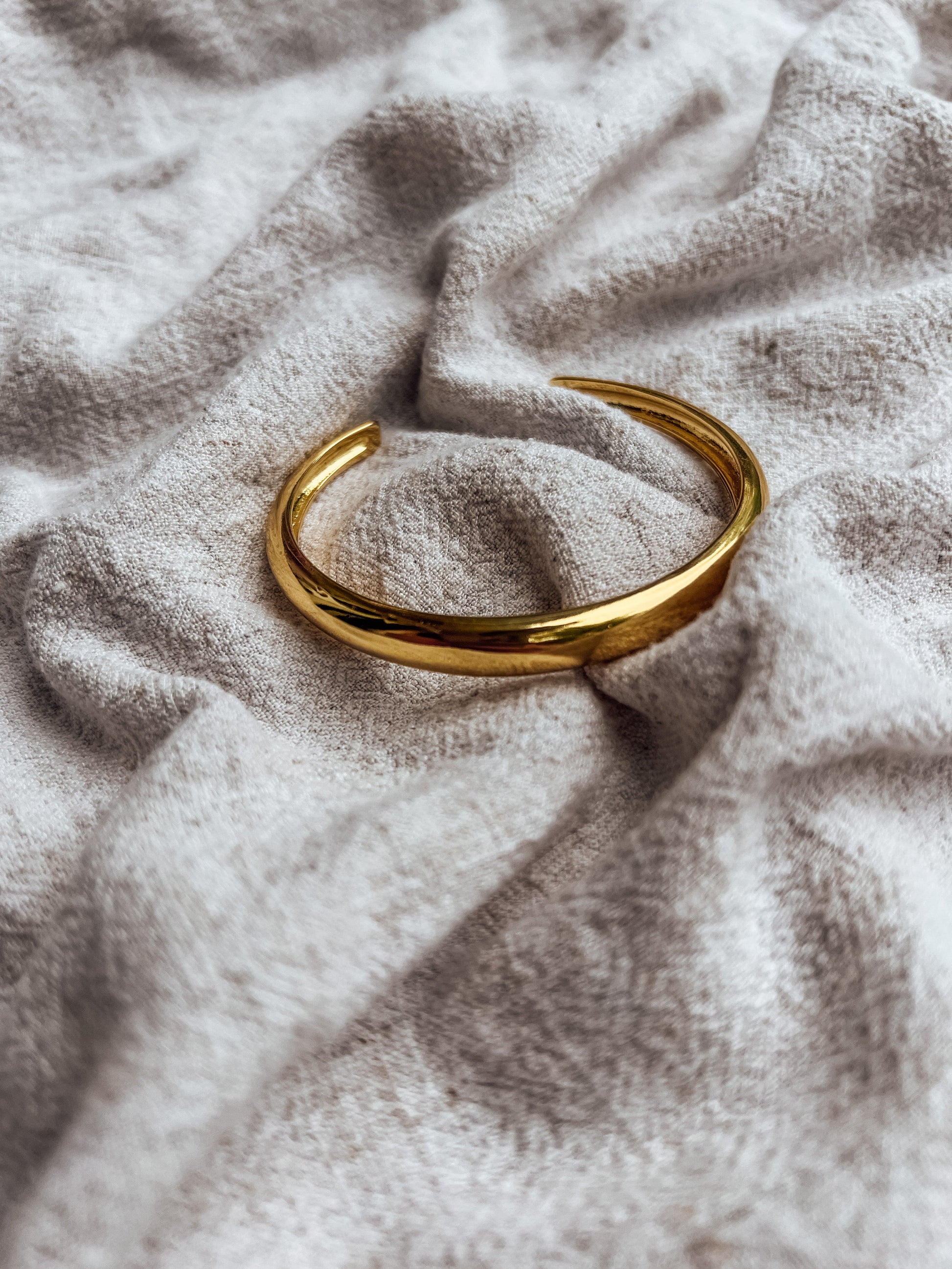 St. Laurent Bangle - Velora Luxury Fashion