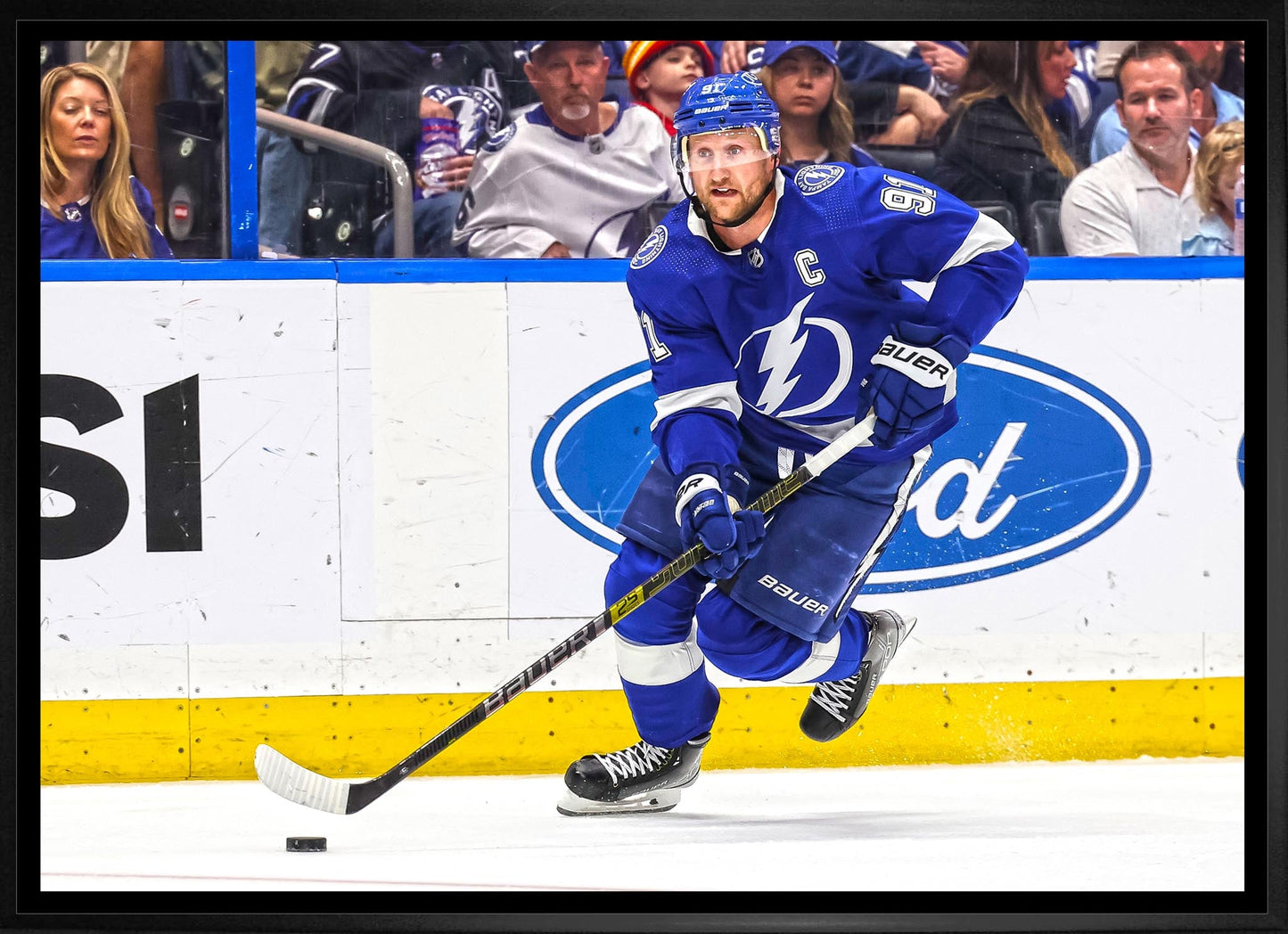 Steven Stamkos 20x29 Framed Canvas Tampa Bay Lightning - Velora Luxury Fashion