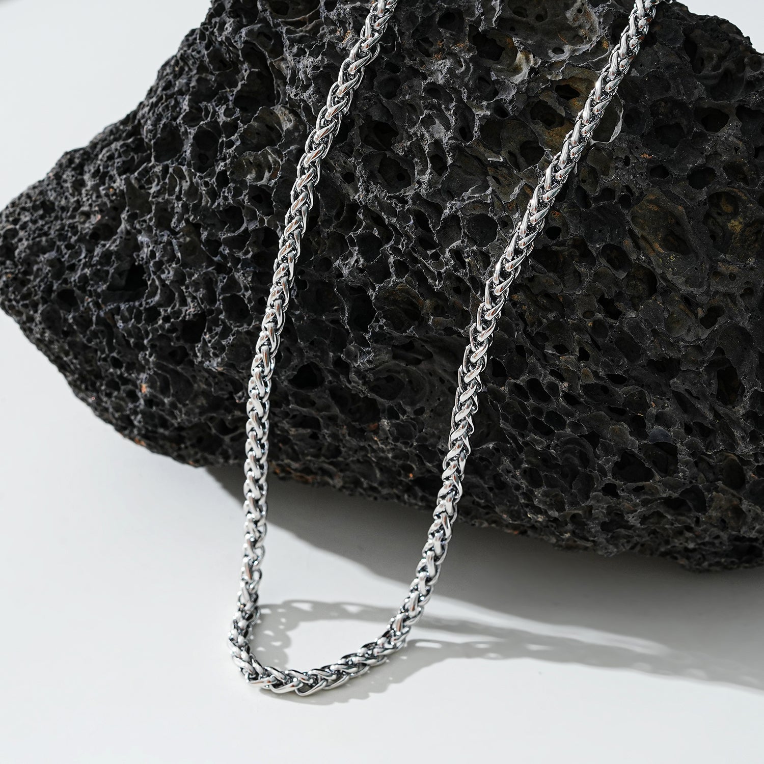 Style ALDGATE: Bold Elegance - Chunky Mid-Width Byzantine Chain Necklace in Silver. - Velora Luxury Fashion