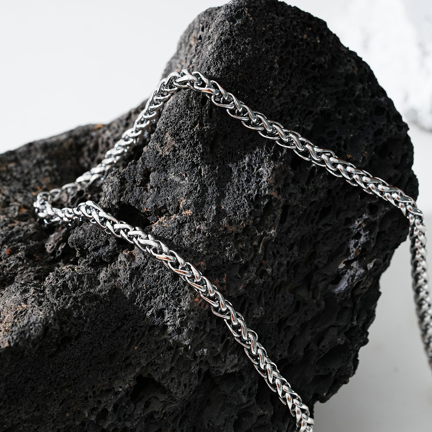 Style ALDGATE: Bold Elegance - Chunky Mid-Width Byzantine Chain Necklace in Silver. - Velora Luxury Fashion