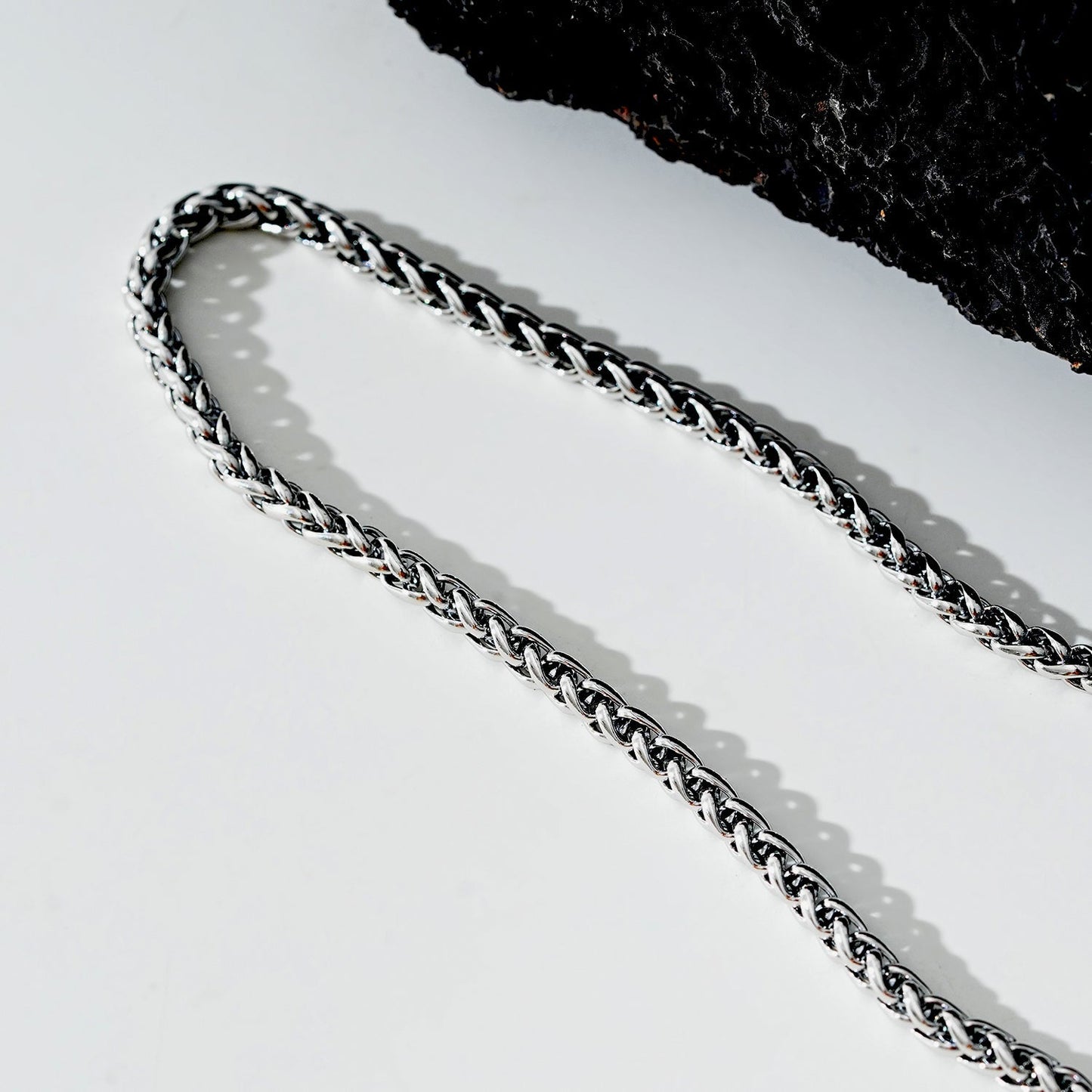 Style ALDGATE: Bold Elegance - Chunky Mid-Width Byzantine Chain Necklace in Silver. - Velora Luxury Fashion