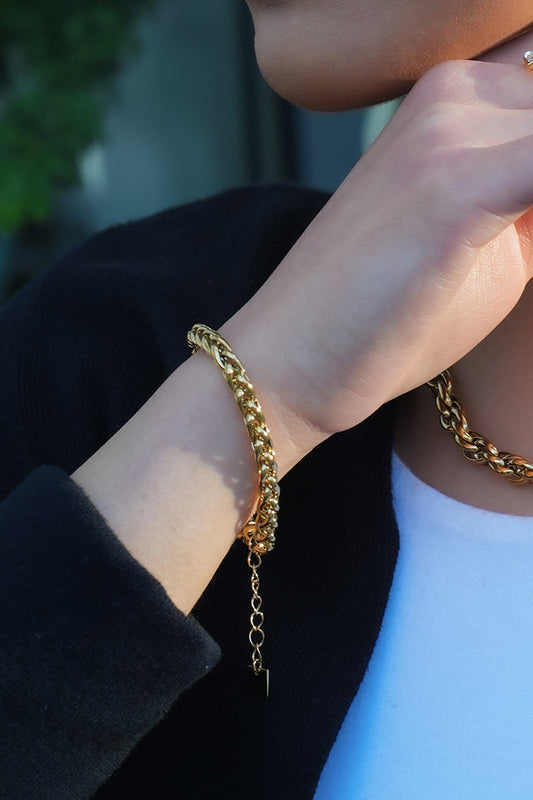 Style CLOVELLY: Interwoven Oval Hoop Chunky Bracelet - Velora Luxury Fashion