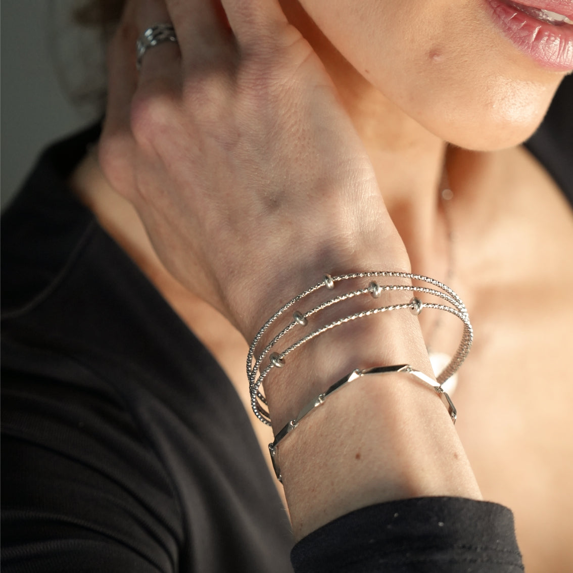 Style ITARSI Silver: Minimalist Geometric Shaped Beaded Chain Bracelet - Velora Luxury Fashion