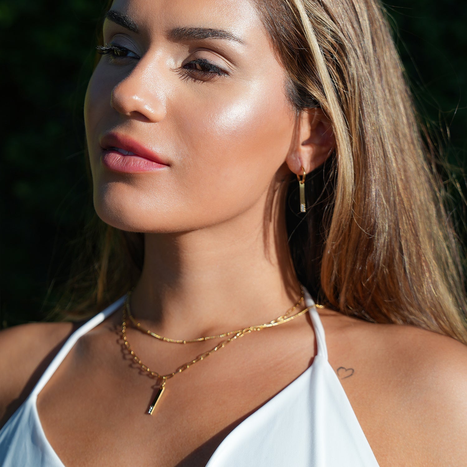 Style KORATIA: Minimalist Necklace with Paper-Clip Chain and Bar Charm Zirconia Embedded Pendant in Gold - Velora Luxury Fashion