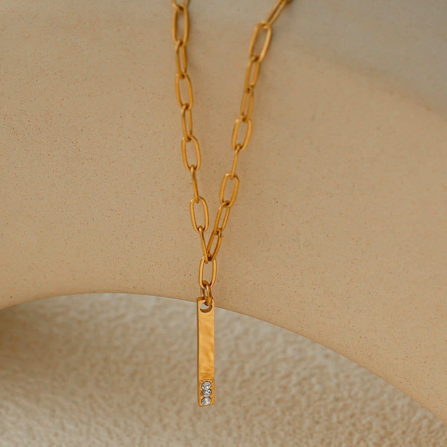 Style KORATIA: Minimalist Necklace with Paper-Clip Chain and Bar Charm Zirconia Embedded Pendant in Gold - Velora Luxury Fashion