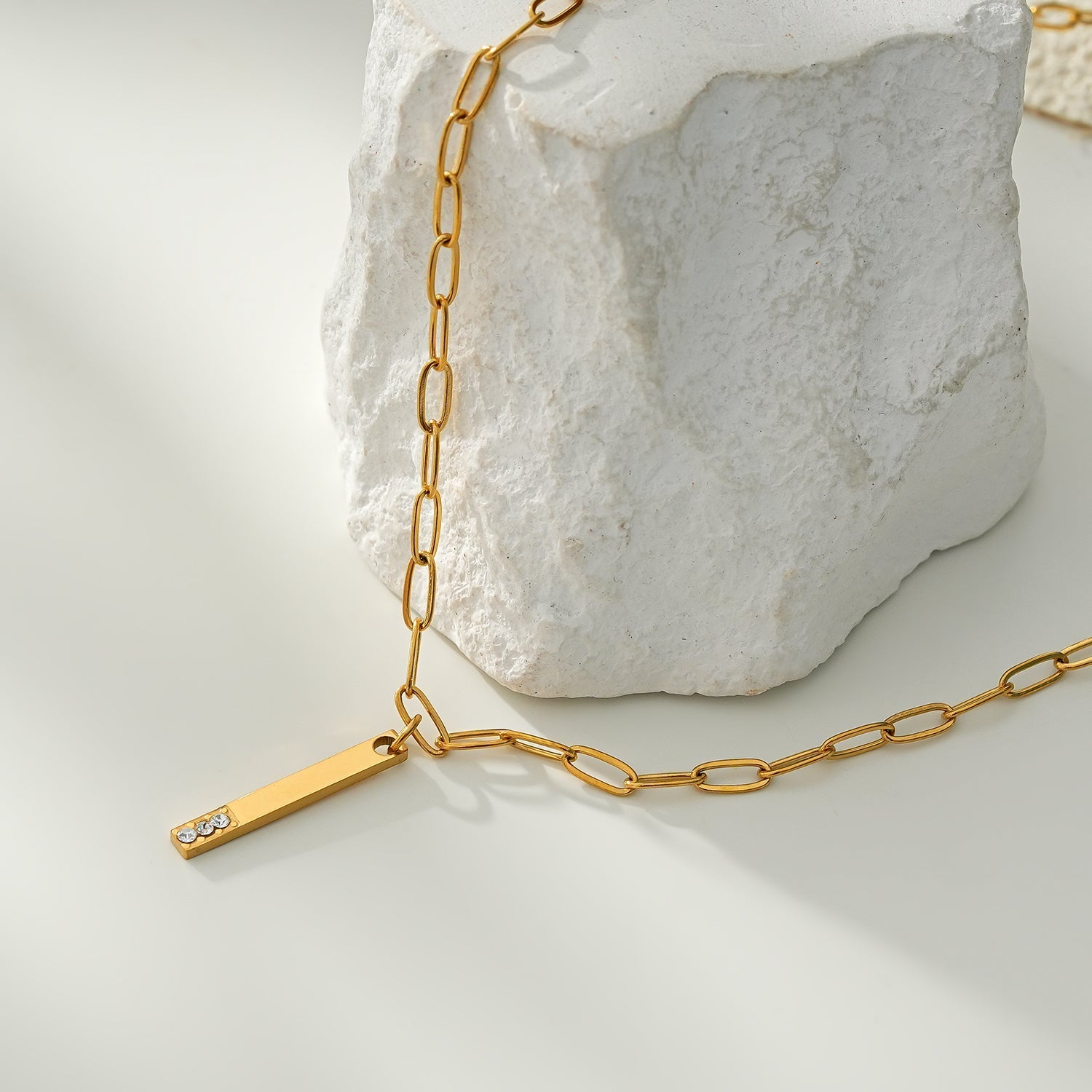 Style KORATIA: Minimalist Necklace with Paper-Clip Chain and Bar Charm Zirconia Embedded Pendant in Gold - Velora Luxury Fashion