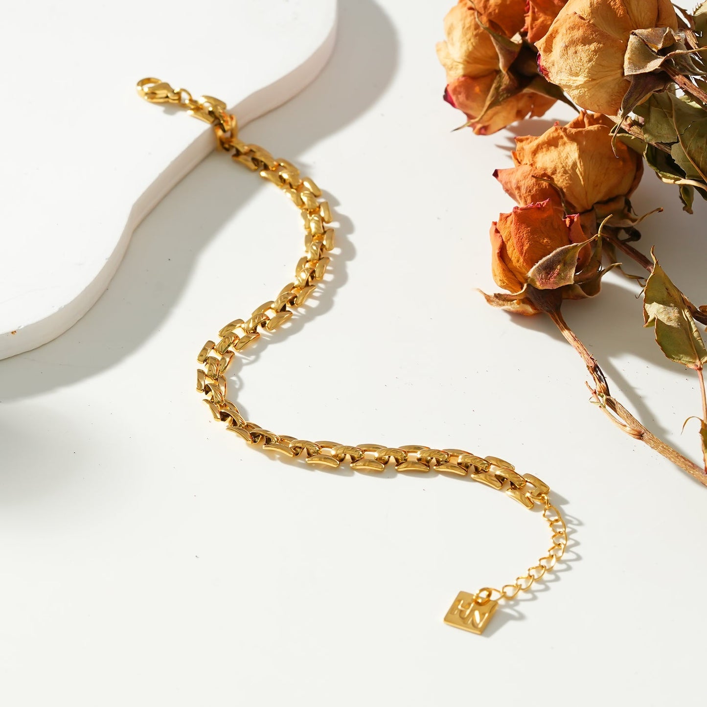 Style PROVINIA: Retro Watch Style Strap Bracelet in Gold - Velora Luxury Fashion