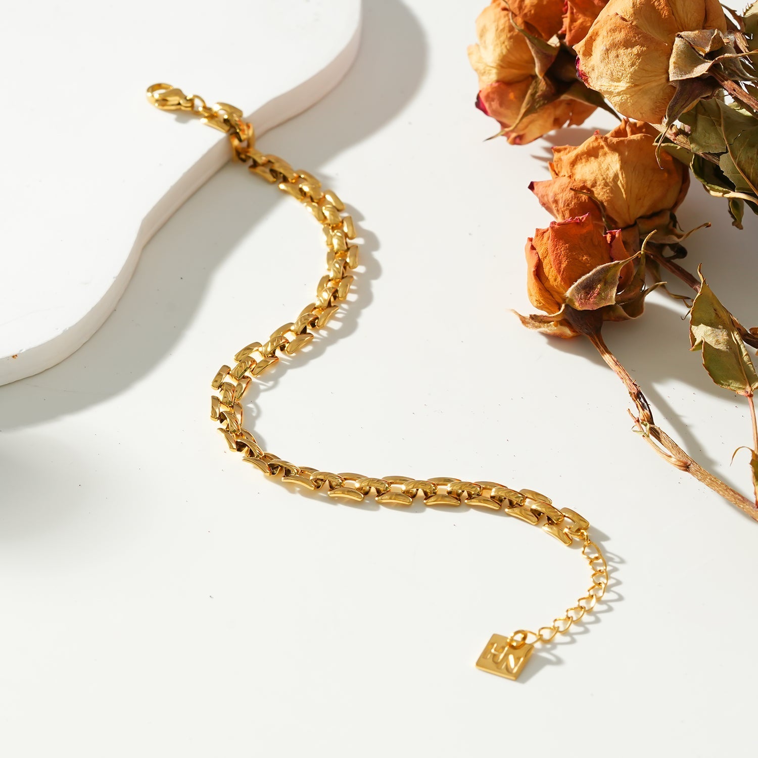 Style PROVINIA: Retro Watch Style Strap Bracelet in Gold - Velora Luxury Fashion