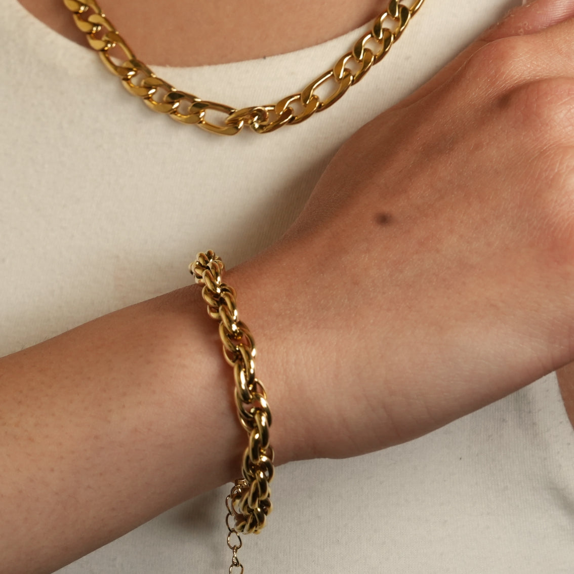 Style WANDSWORTH: Chunky Intricate Multi-Link Bracelet - Velora Luxury Fashion