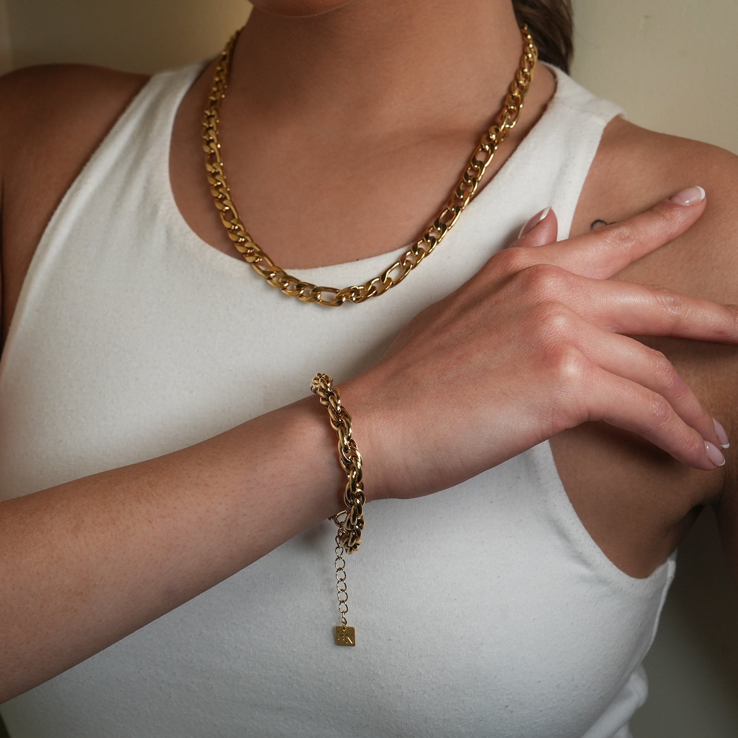 Style WANDSWORTH: Chunky Intricate Multi-Link Bracelet - Velora Luxury Fashion