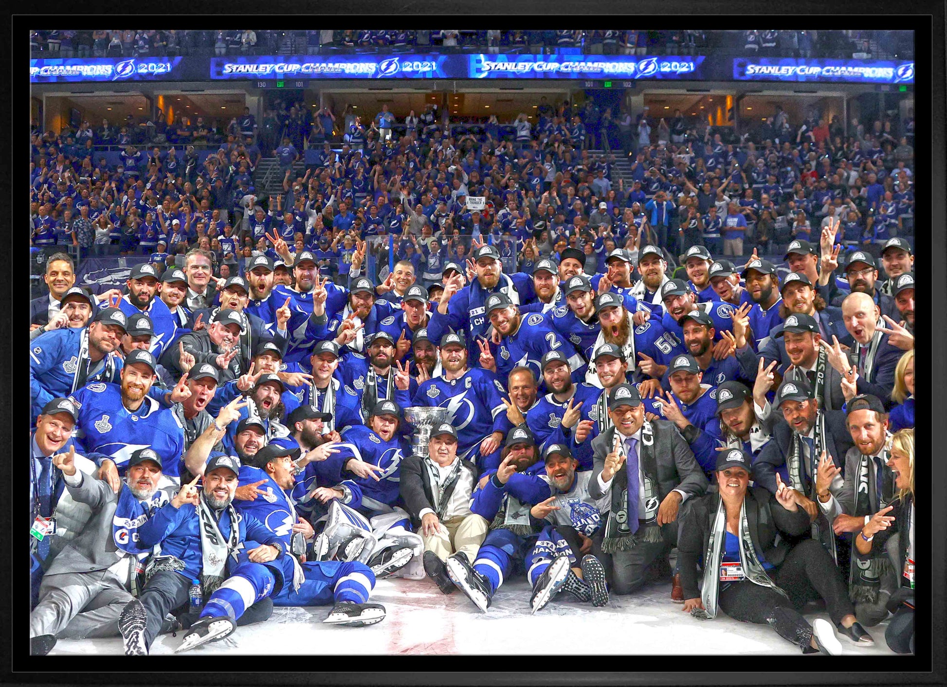 Tampa Bay Lightning Framed 20x29 2021 Stanley Cup Champion Team Photo Canvas - Velora Luxury Fashion