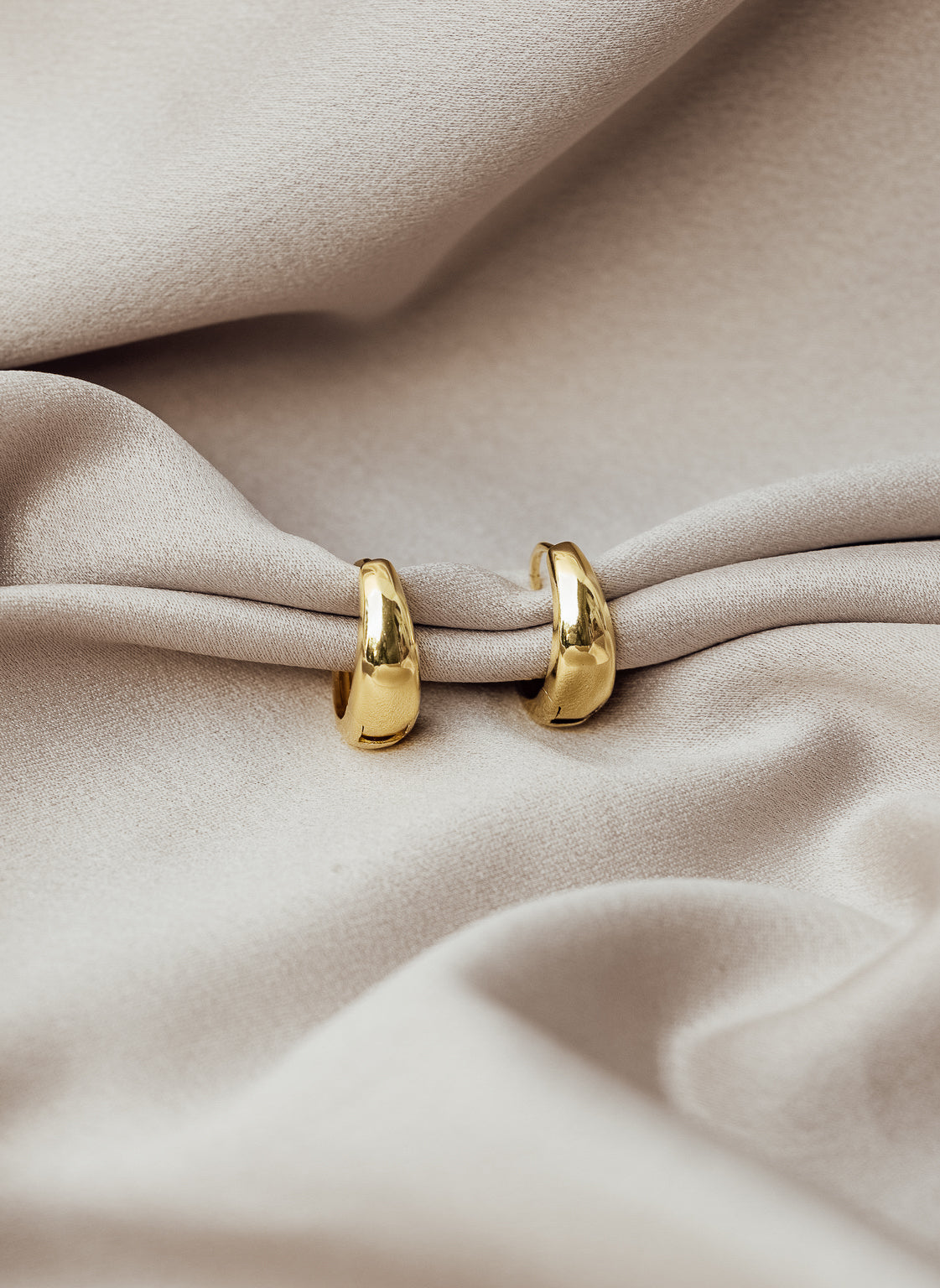 The Lenore Hoop Earrings - Velora Luxury Fashion