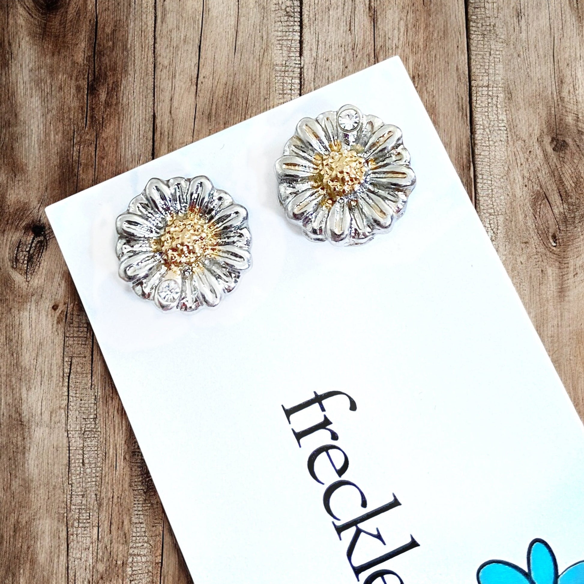Two Toned Daisy Studs - Velora Luxury Fashion