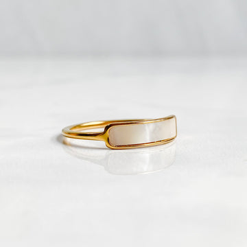 Bague dorée en nacre naturelle plaqué or 18K | CALYPSO