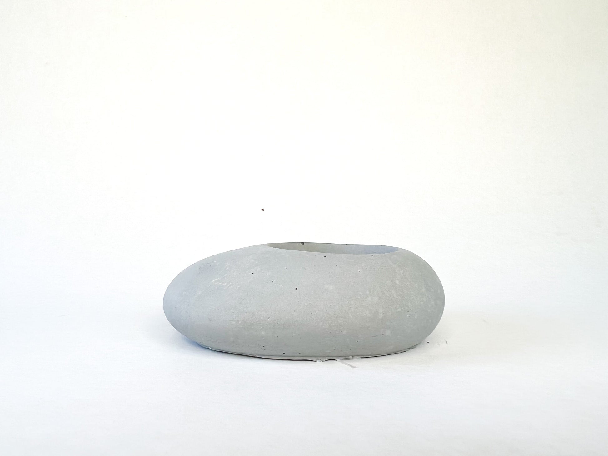 Concrete Pebble Planter - Velora Luxury Fashion