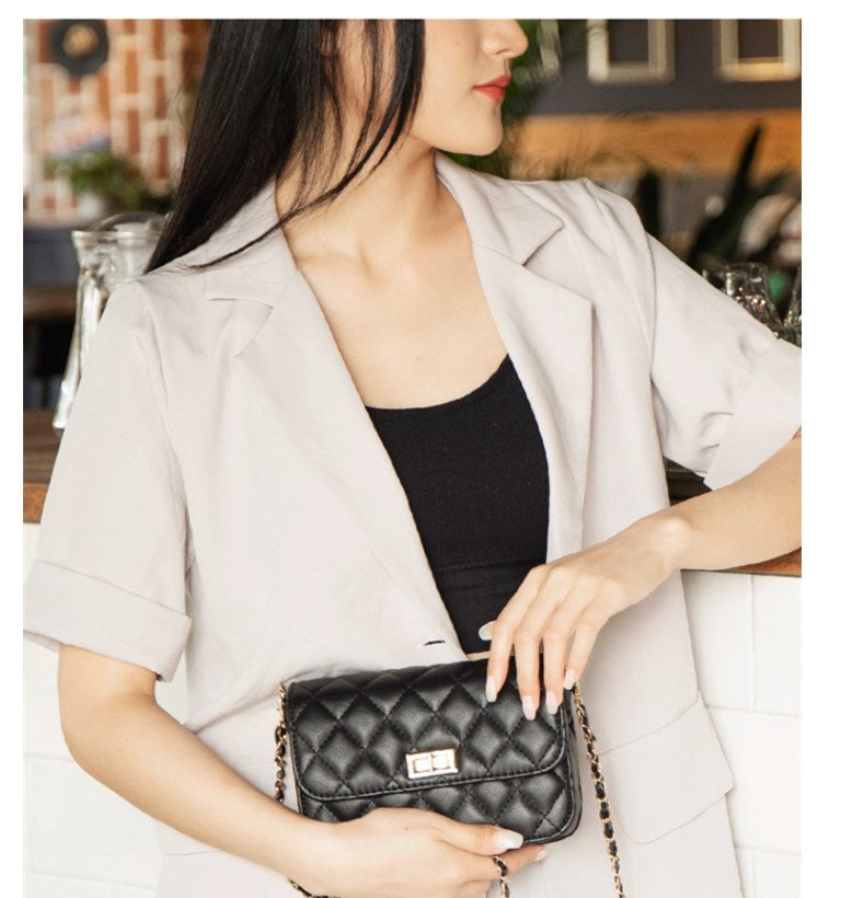 Chanel-Style Crossbody Bag with Quilted Chain Design