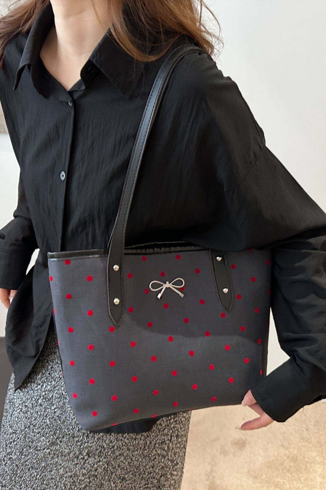 Bow Trim Polyester Tote Bag True Northern Spirit