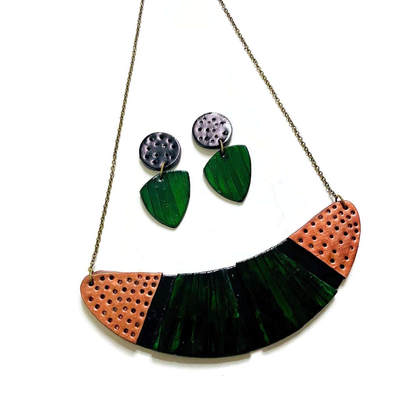 Emerald Green Statement Necklace with Black & Copper Accents - Velora Luxury Fashion