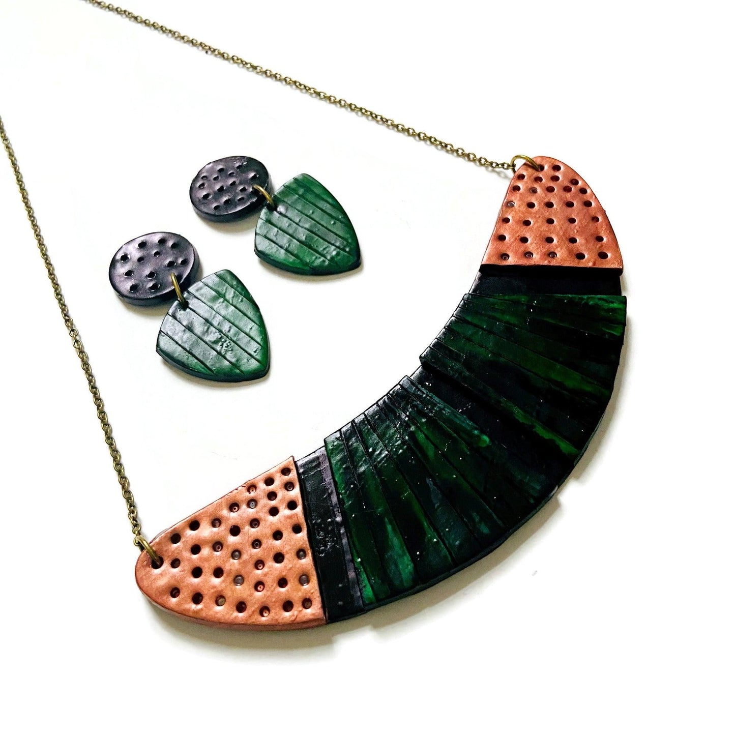 Emerald Green Statement Necklace with Black & Copper Accents - Velora Luxury Fashion