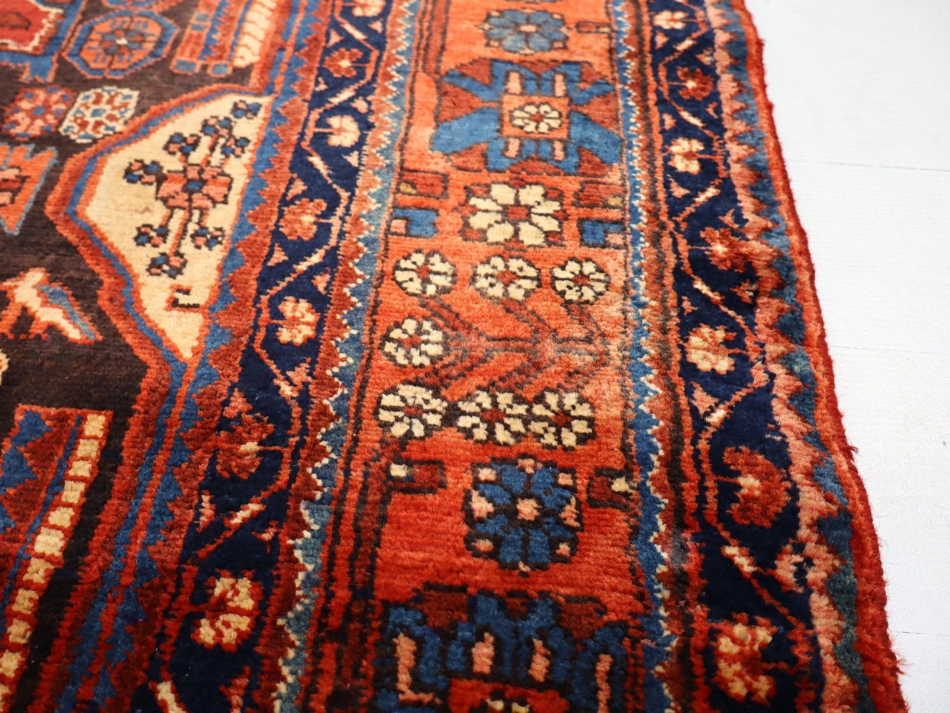 Persian Nahavand Rug | 5' 5” x 9' 7" - Velora