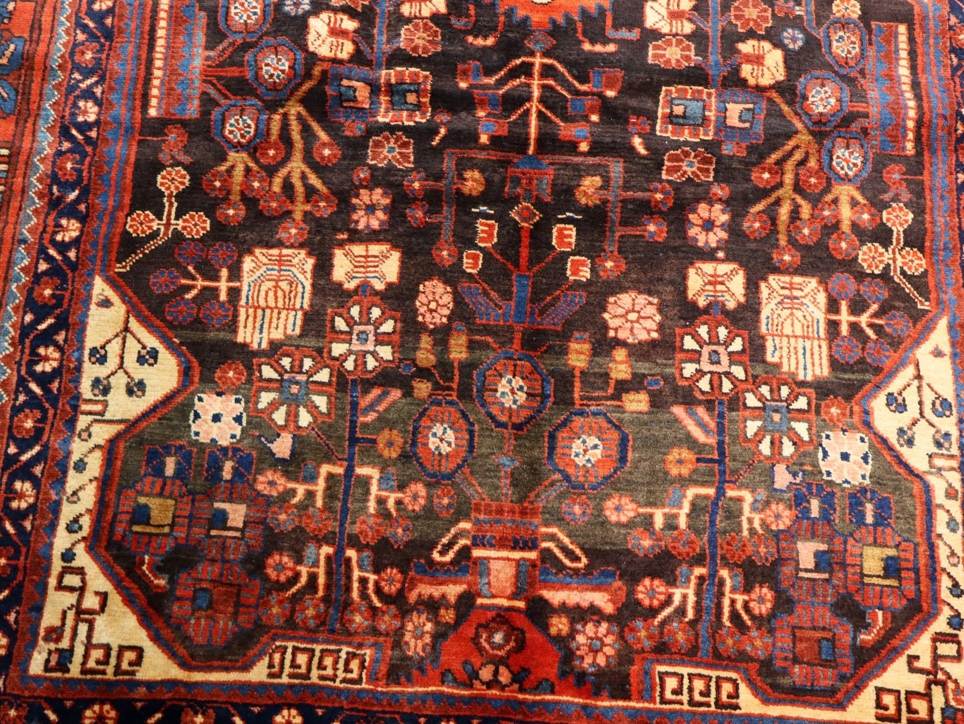 Persian Nahavand Rug | 5' 5” x 9' 7" - Velora