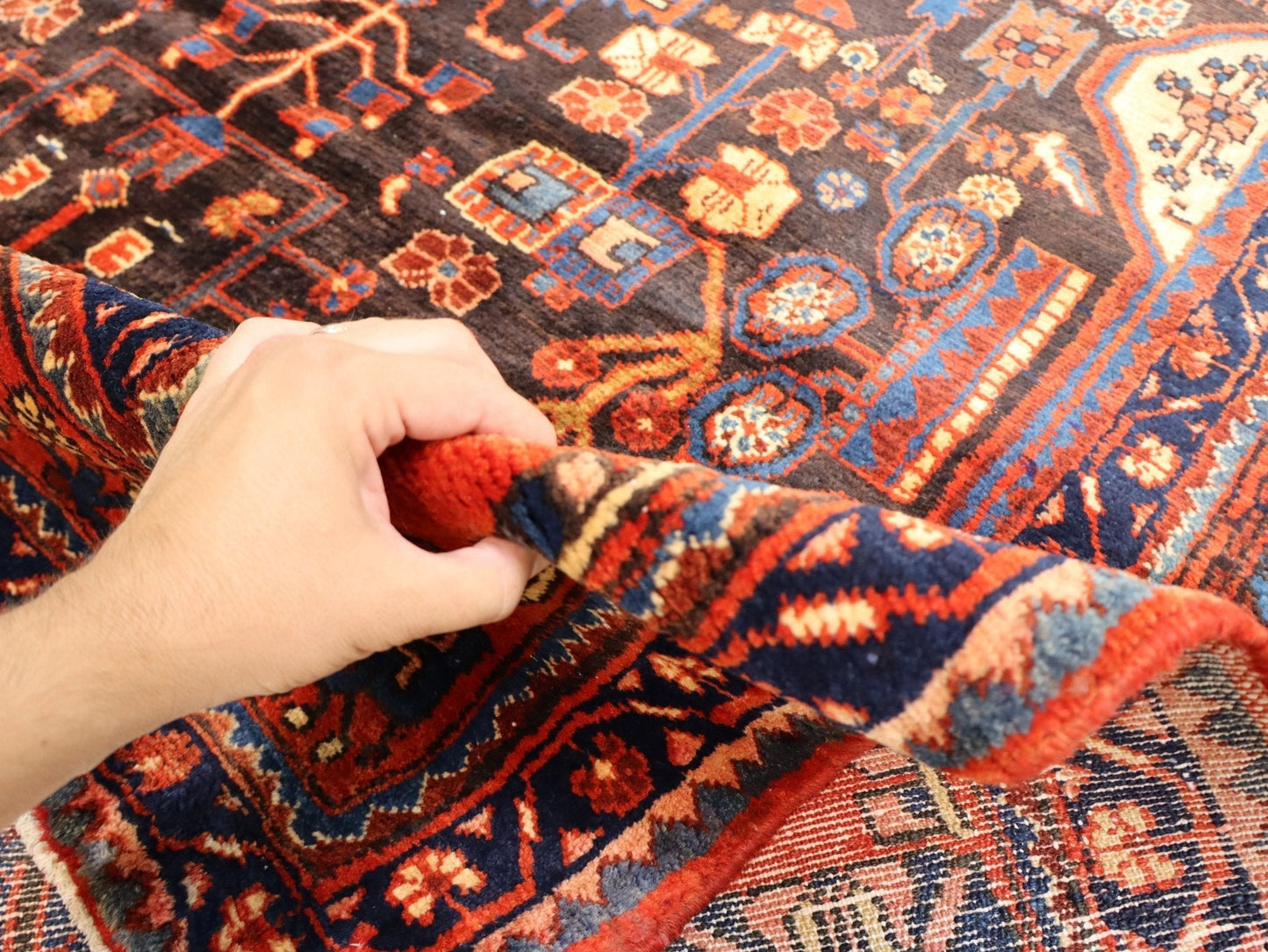 Persian Nahavand Rug | 5' 5” x 9' 7" - Velora