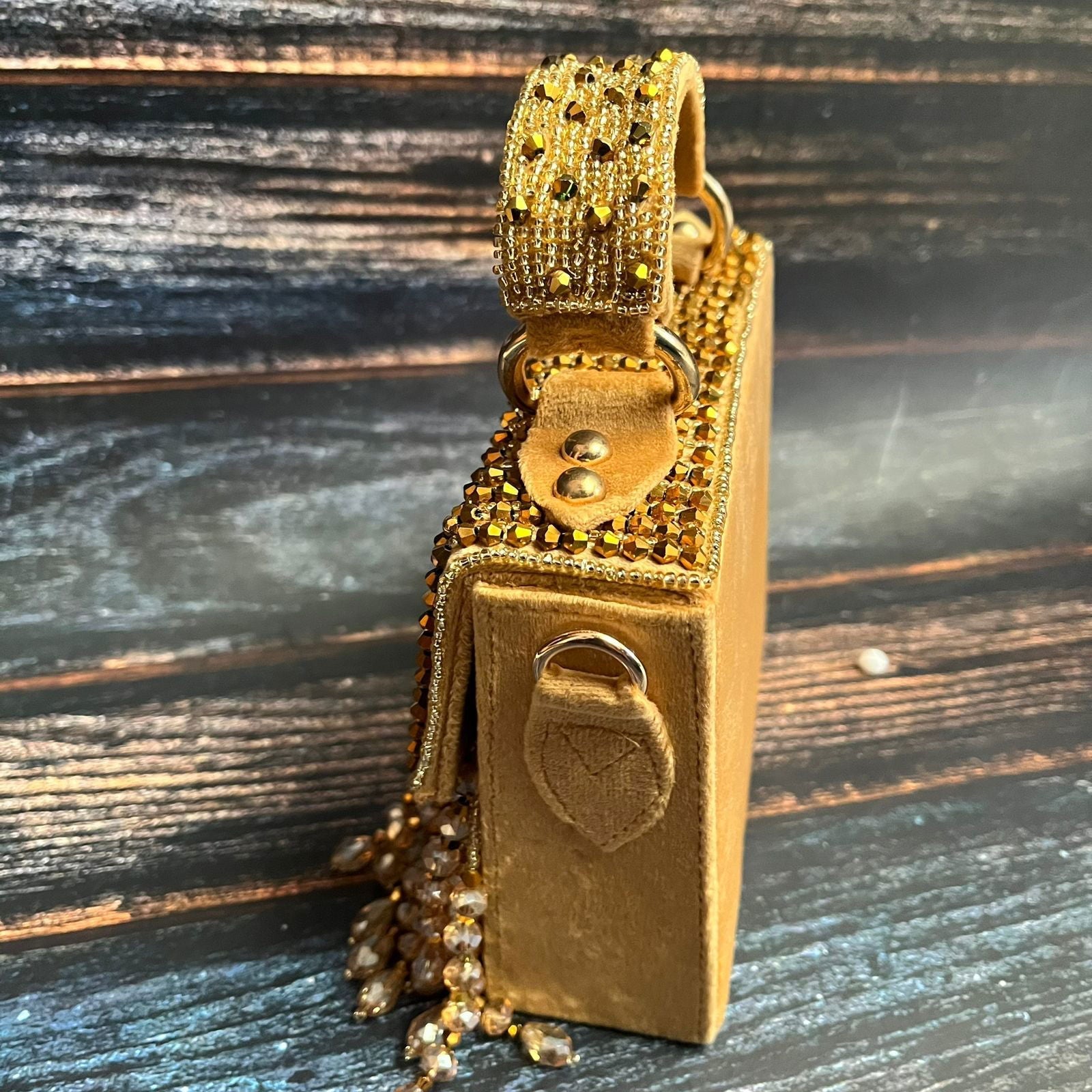 The OUTSPOKEN sling Bag - Velora Luxury Fashion